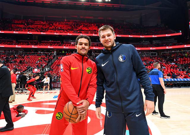 从前的对手再度相遇，博格巴与萨内欧冠相遇赛后寒暄（旧敌重逢：博格巴与萨内欧冠赛后握手致意）