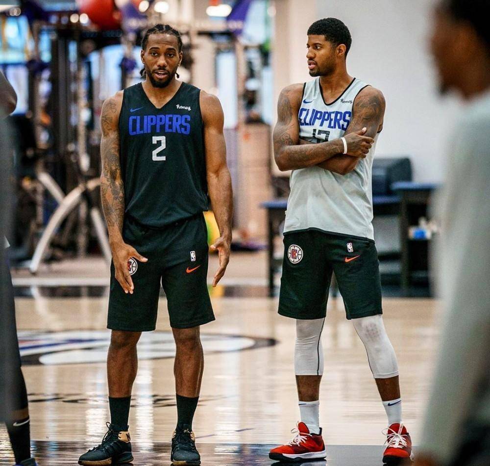 25中14高效命中率，穆雷火力全开（穆雷状态爆棚，25投14中效率惊人）