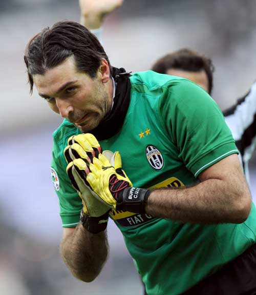 马丁内斯谈C罗缺阵获大胜：门德斯也没踢，以后也不让上了？（马丁内斯回应C罗缺阵却大胜：门德斯也未登场，未来会被弃用吗？）