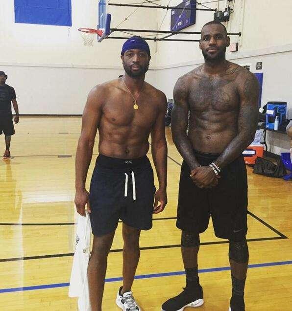 该多用吗？火箭本月当亚当斯在场时防守效率104.4 下场时120.6（该多用亚当斯吗？火箭本月他在场防守效率104.4，离场120.6）