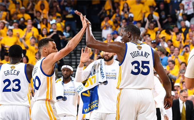 斯基拉：巴黎FC有意把坎特带回法甲，双方已经开始谈判（斯基拉：巴黎FC正推动坎特回归法甲，双方已开启谈判）