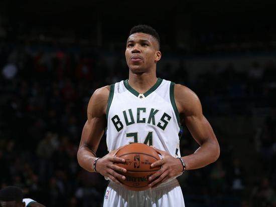 中超第30轮跑动距离榜：钟晋宝13356米居首，周定洋第二（中超第30轮跑动距离排行：钟晋宝以13356米登顶，周定洋位居第二）